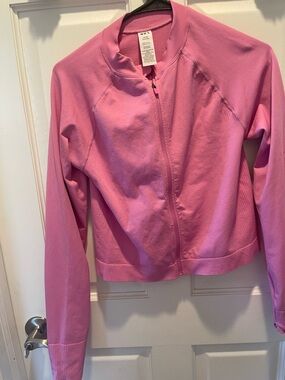 Women’s Pink Zip-Front Lightweight running Jacket with thumb holes